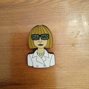 MET GALA 2019: Anna Wintour Pin